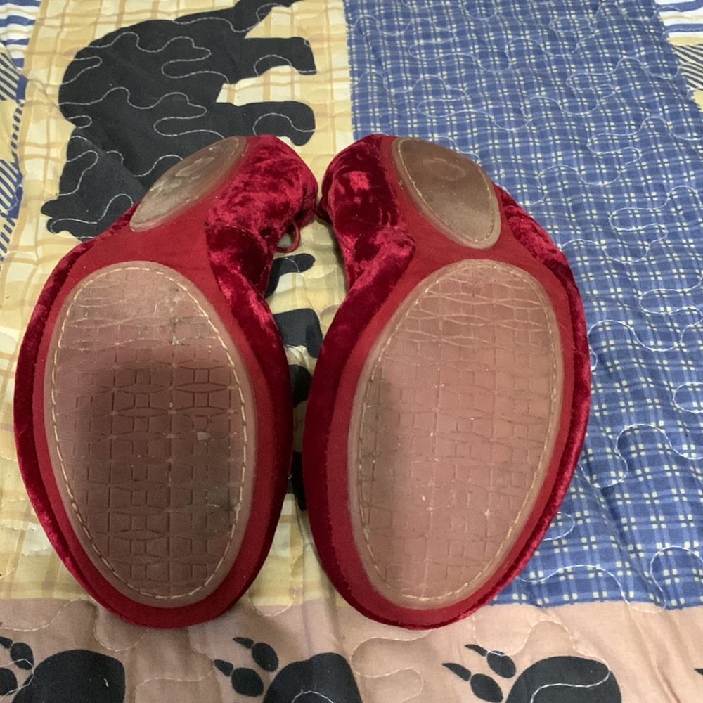 Kate Spade Velvet Fold Up Travel Slippers or Flats - Picture 2 of 3